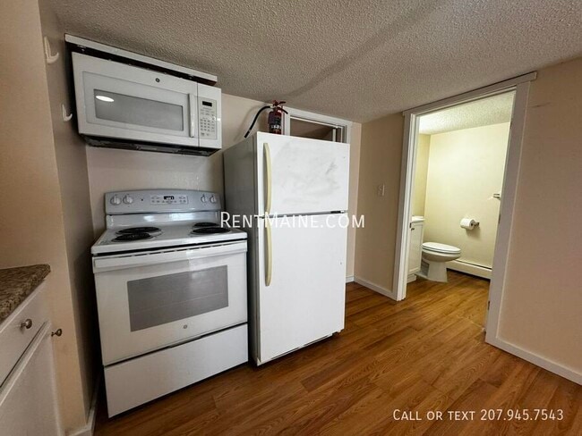 206 Maine Ave in Farmingdale, ME - Building Photo - Building Photo