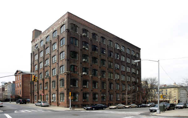 Henry Street Condominiums in Brooklyn, NY - Foto de edificio - Building Photo