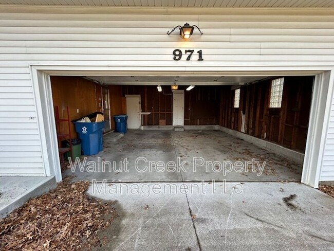 971 Cooper Foster Park Rd in Lorain, OH - Building Photo - Building Photo