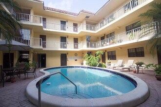 917 NE 16th Ave in Fort Lauderdale, FL - Building Photo - Building Photo