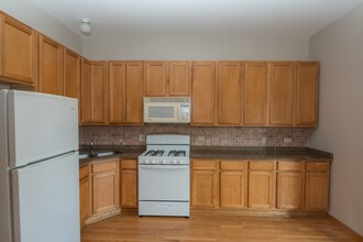 2138 W Chicago Ave, Unit 2 in Chicago, IL - Foto de edificio - Building Photo