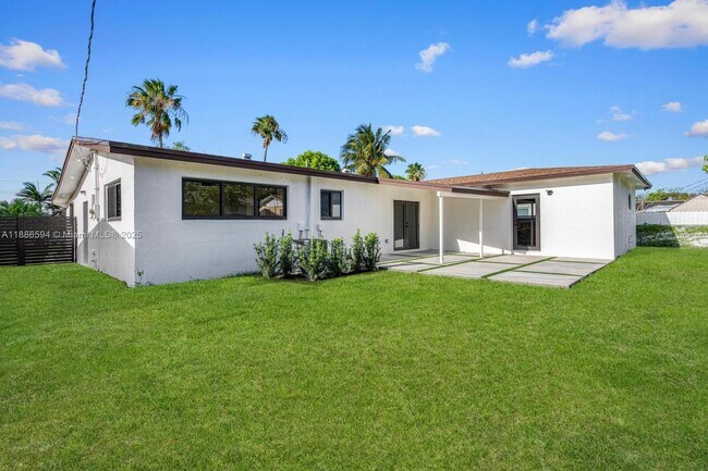 9300 Marine Dr in Cutler Bay, FL - Building Photo - Building Photo