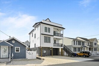 221 Fort Ave in Seaside Heights, NJ - Building Photo - Building Photo