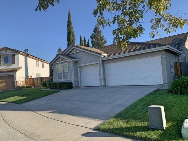 1714 River Oaks Cir in Fairfield, CA - Building Photo - Building Photo