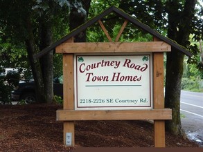 Courtney Road Townhomes in Milwaukie, OR - Building Photo - Other