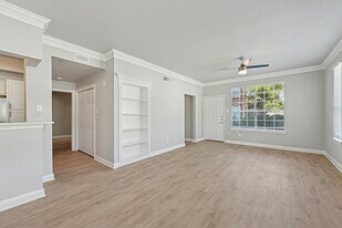 9601 Jones Rd in Houston, TX - Building Photo