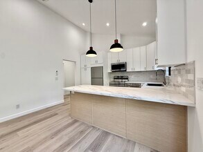 619 N Vista St, Unit A in Los Angeles, CA - Building Photo - Building Photo