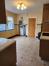 34 Averton St, Unit 1 in Boston, MA - Foto de edificio - Building Photo