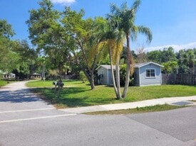 6423 SE Lillian Ct in Stuart, FL - Building Photo