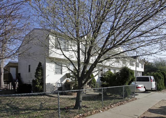 403 6th St in Lakewood, NJ - Foto de edificio - Building Photo