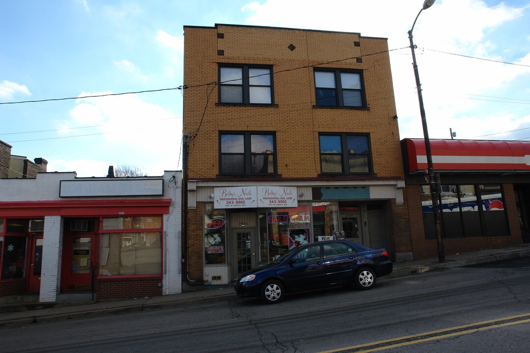 2931-2933 W Liberty Ave in Pittsburgh, PA - Building Photo