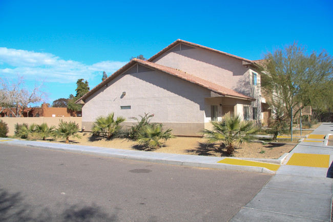 Agave Apartments in Phoenix, AZ - Building Photo - Building Photo