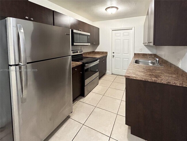 738 NE 86th St in Miami, FL - Building Photo - Building Photo