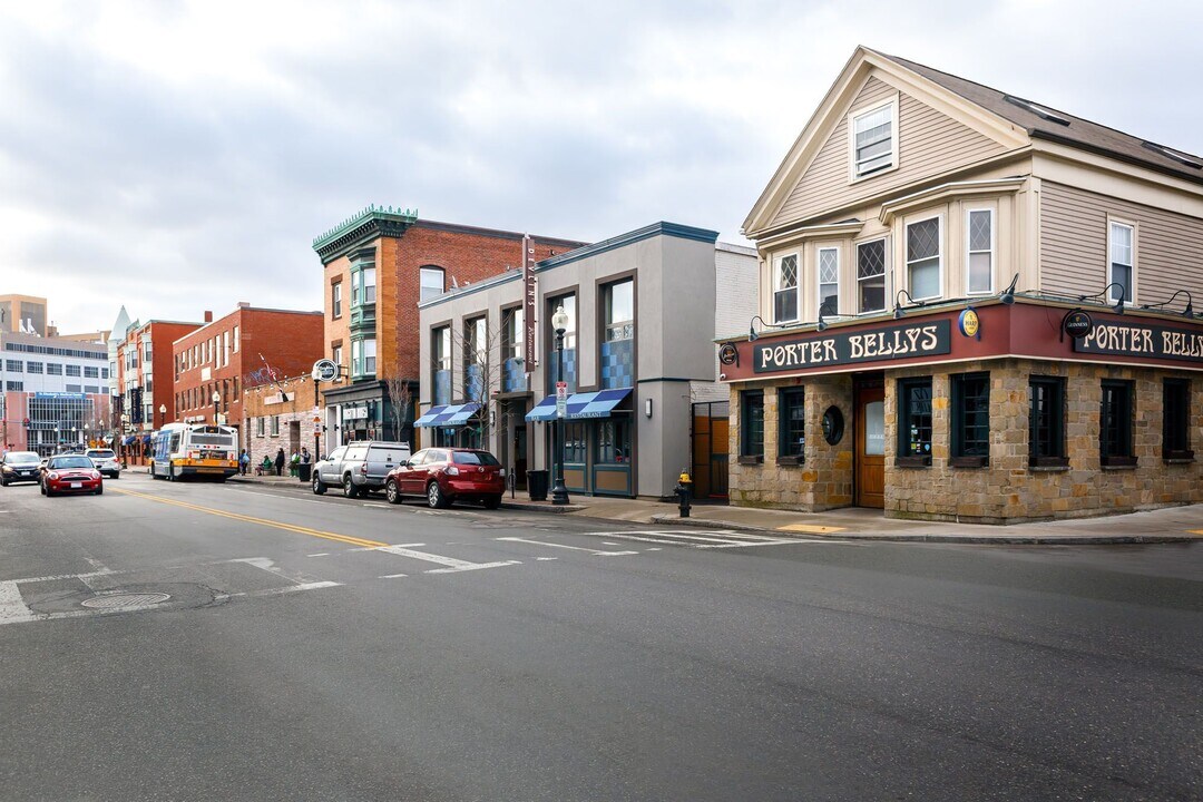 8 Eulita Ter, Unit 3 in Boston, MA - Building Photo