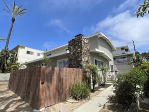 8324 W Manchester Ave in Playa Del Rey, CA - Building Photo - Building Photo