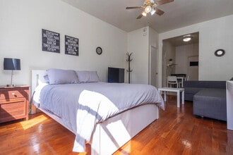 300 E 82nd St in New York, NY - Building Photo - Building Photo