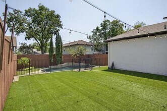 5328 Manett St in Dallas, TX - Building Photo - Building Photo