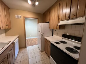 2041 S Hawthorne Rd in Winston-Salem, NC - Building Photo - Building Photo