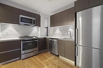 314 E 34th St in New York, NY - Building Photo - Building Photo