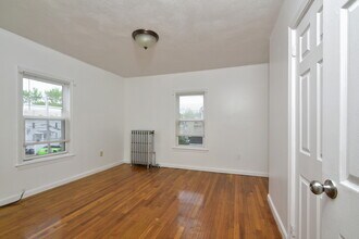 43 Rosseter St, Unit #2 in Boston, MA - Foto de edificio - Building Photo