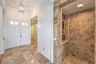 10227 Sunset Gardens Dr in Las Vegas, NV - Building Photo - Building Photo