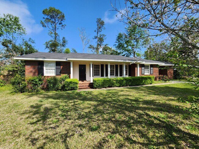 property at 702 Pineridge Dr
