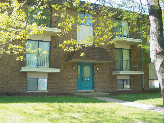 Pine Hill Villa Apartments in Peoria, IL - Foto de edificio - Building Photo