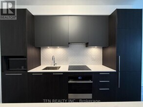 65 Broadway Ave in Toronto, ON - Building Photo - Building Photo