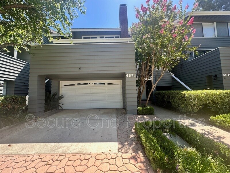 4671 Club View Dr in Westlake Village, CA - Building Photo