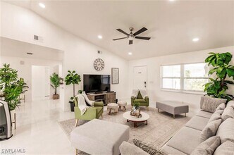 96 Wickliffe Dr in Naples, FL - Building Photo - Building Photo