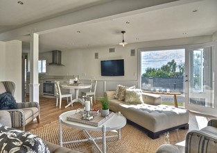 377 Mermaid St in Laguna Beach, CA - Building Photo - Interior Photo