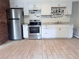 14 Dubois St in Newburgh, NY - Building Photo