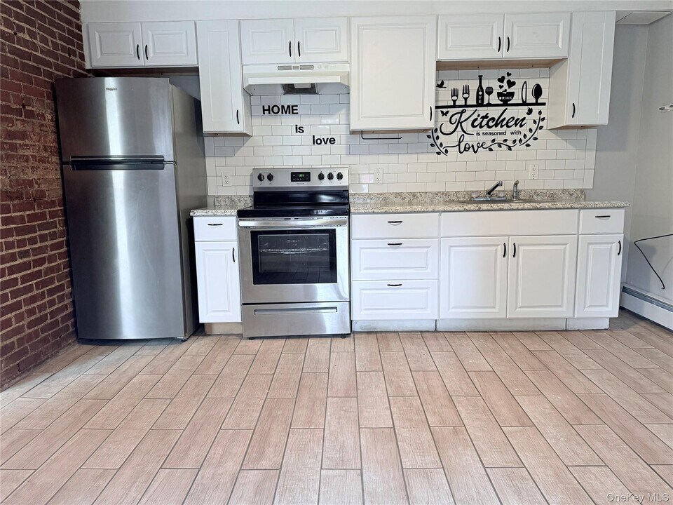 14 Dubois St in Newburgh, NY - Building Photo