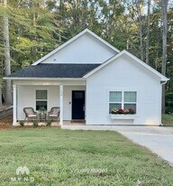 134 Lauren Ct in Gastonia, NC - Building Photo