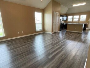 832 Mockingbird St in Navasota, TX - Building Photo - Building Photo