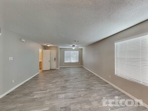 210 Vivian Dr in Waxahachie, TX - Building Photo - Building Photo