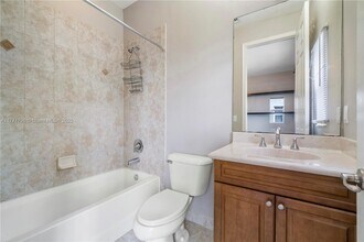 407 SE 13th St in Fort Lauderdale, FL - Foto de edificio - Building Photo