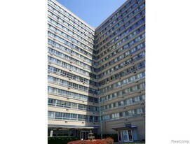 8900 E Jefferson Ave, Unit 624 in Detroit, MI - Building Photo
