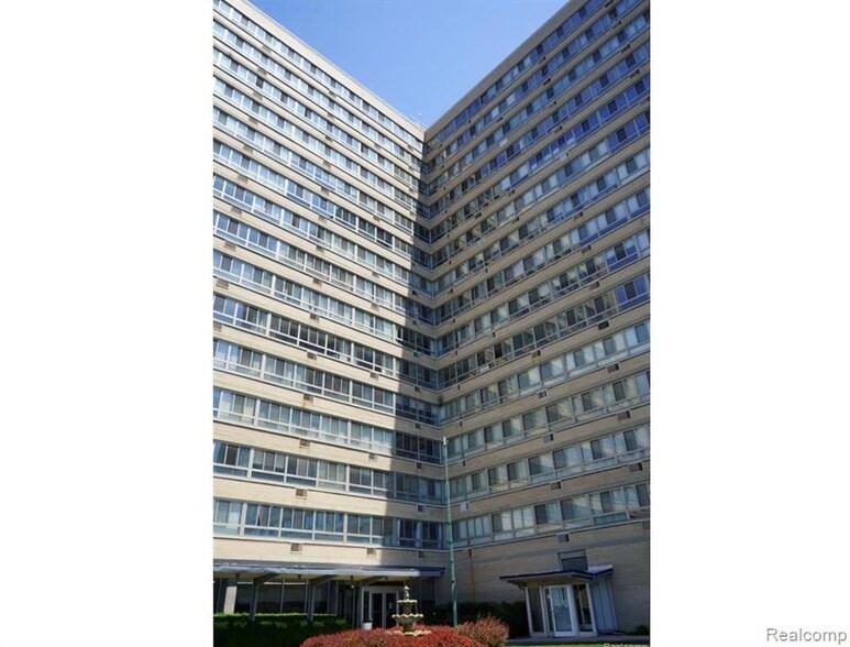 8900 E Jefferson Ave, Unit 624 in Detroit, MI - Building Photo