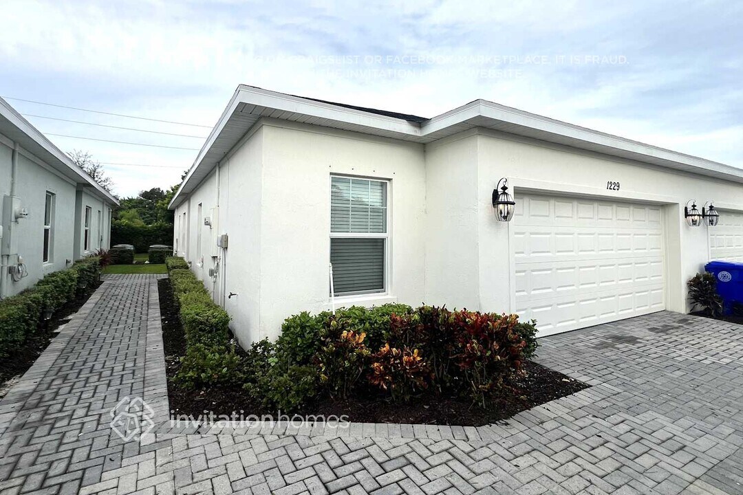 1229 Preston Ests Cir in Vero Beach, FL - Building Photo