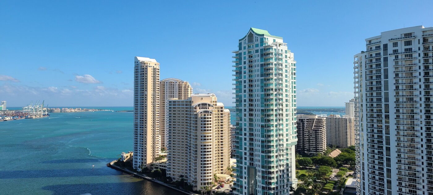 300 S Biscayne Blvd, Unit T-2506 in Miami, FL - Building Photo