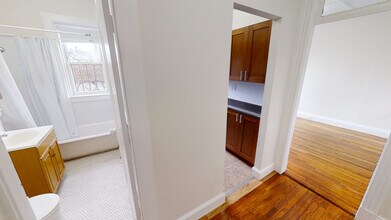 63 Burbank St, Unit 5 in Boston, MA - Foto de edificio - Building Photo