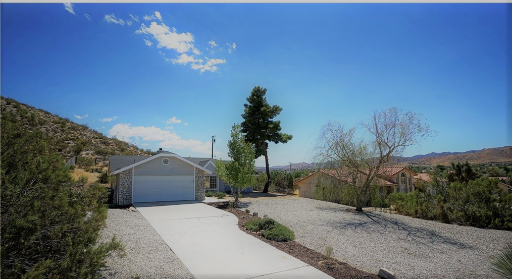 8245 Warren Vista Ave in Yucca Valley, CA - Building Photo