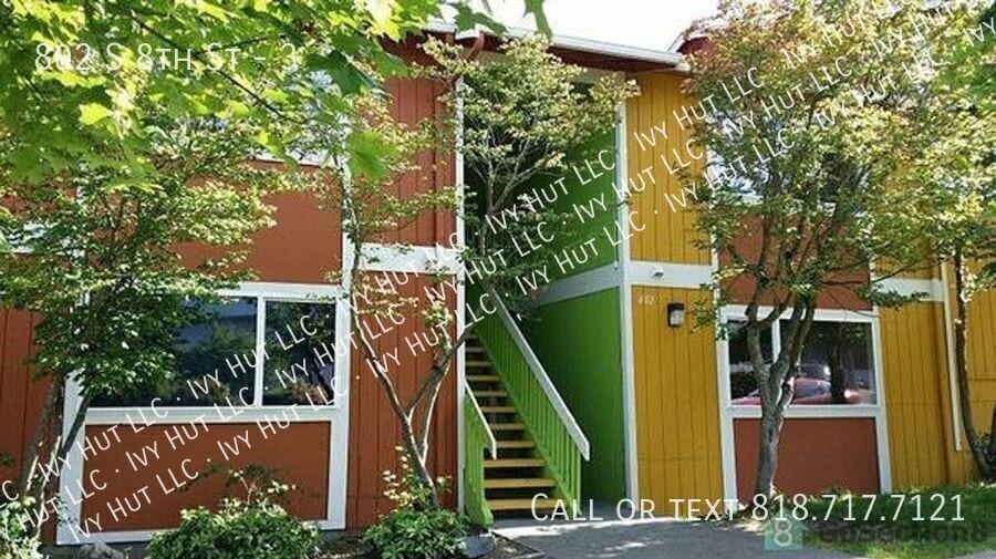 802 S 8th St in Tacoma, WA - Building Photo