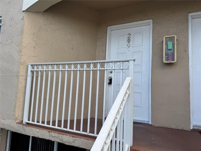 8540 NW 6th Ln in Miami, FL - Building Photo - Building Photo