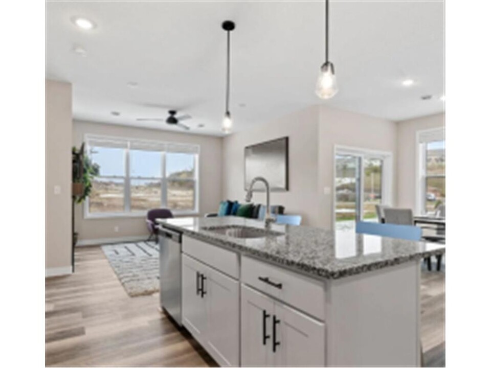 10454 Robinwood Rd in Chaska, MN - Foto de edificio
