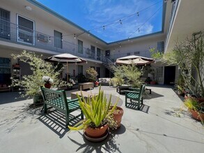 1152 N Poinsettia Pl in West Hollywood, CA - Building Photo - Building Photo