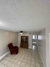 222 N Hoke St in Stillwater, OK - Foto de edificio - Building Photo