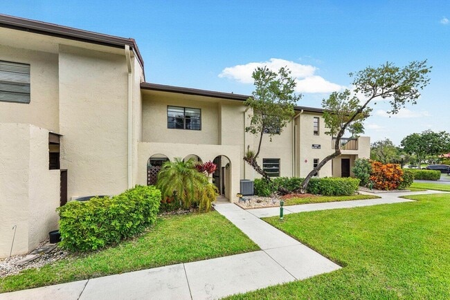 8566 Casa Del Lago in Boca Raton, FL - Building Photo - Building Photo