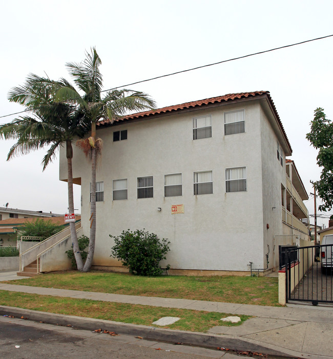 12613 Cranbrook Ave in Hawthorne, CA - Foto de edificio - Building Photo